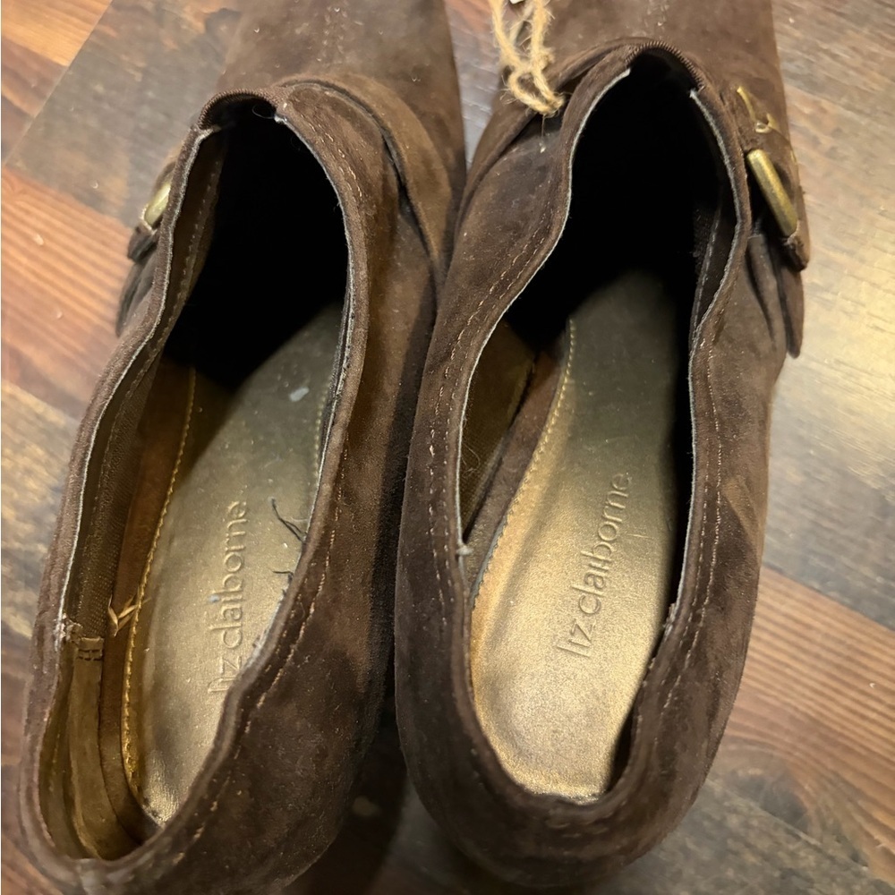 Vintage Liz Claiborne Brown Suede Buckle Ankle Pumps Kitten Heel Size 9 - Picture 4 of 6